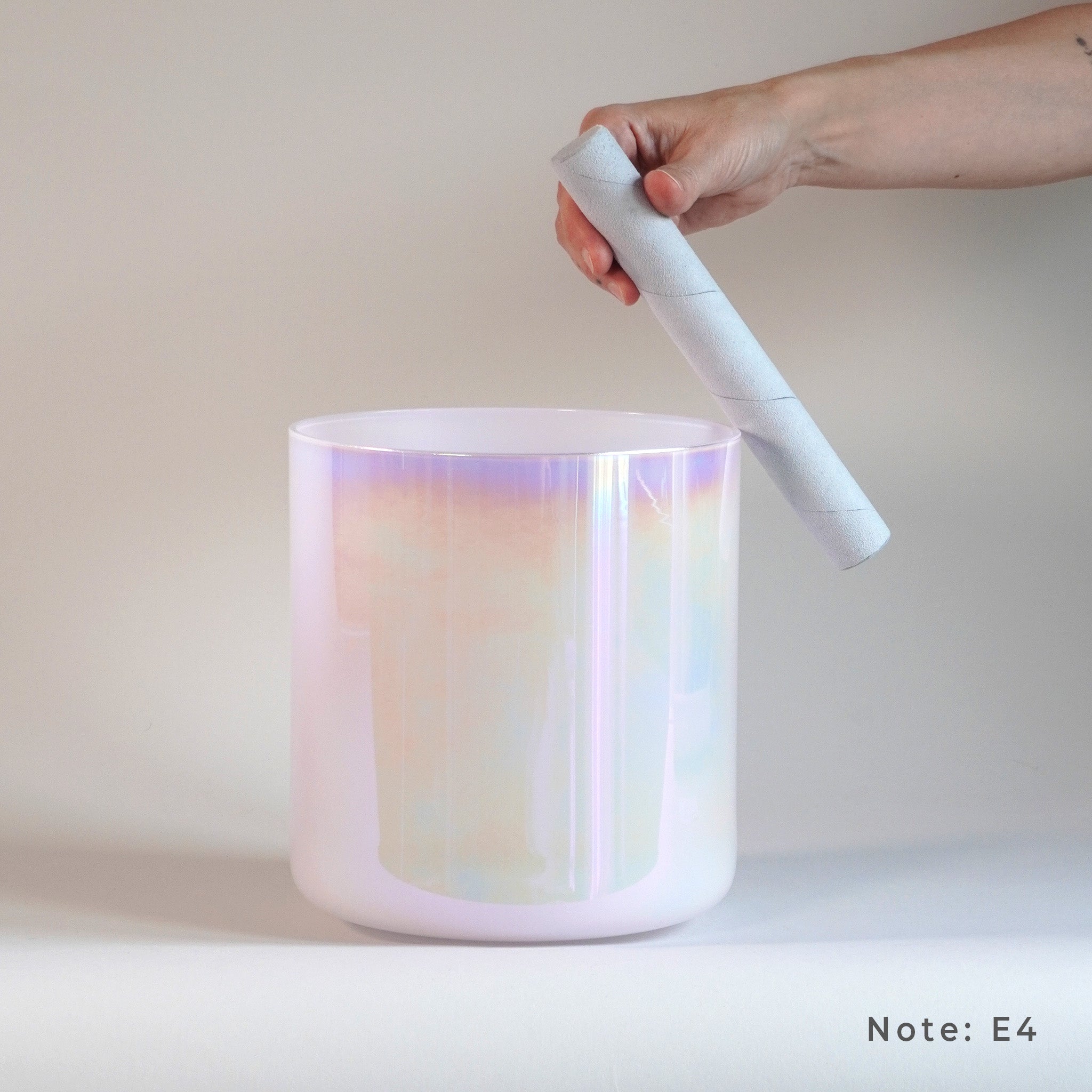 Infinity Bowl 4 Oktave Perlmut 7 Inch E-5 Hand und Schlägel